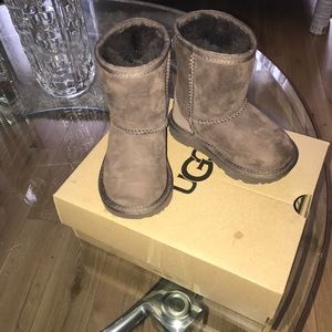 🍁🍂 Fall Preview SALE!  UGG Classic II Booties